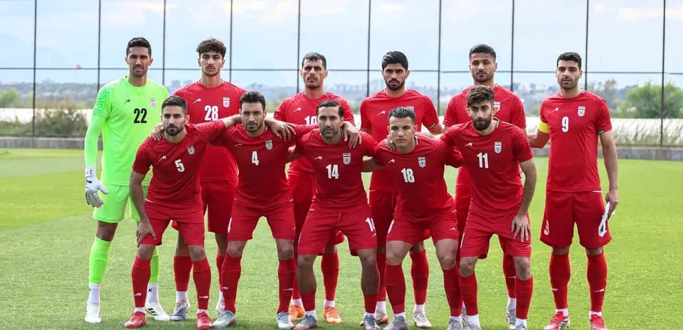 Equipo de fútbol de Irán posando para la foto