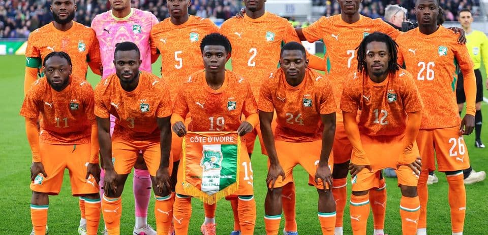 Equipo de fútbol de Côte d'Ivoire posando