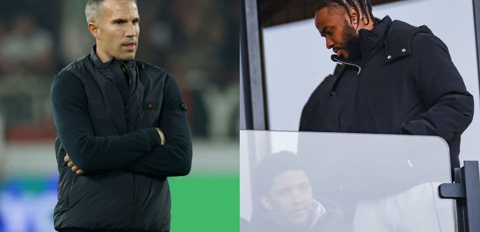 Entrenador y jugador observando desde el banquillo