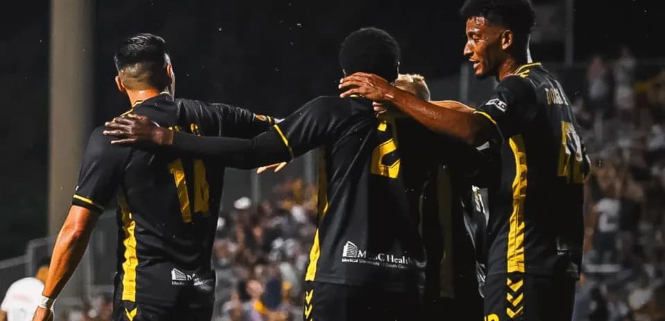 Jugadores del Charleston Battery celebrando un gol