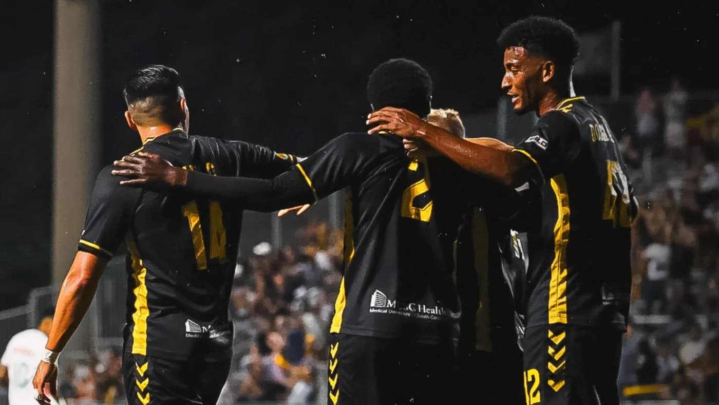 Jugadores del Charleston Battery celebrando un gol
