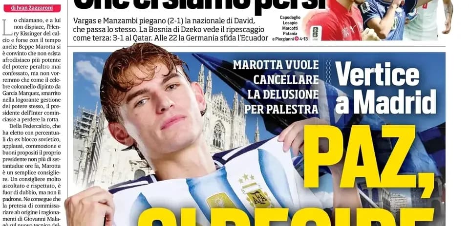 Jugador con camiseta argentina posando en Milán