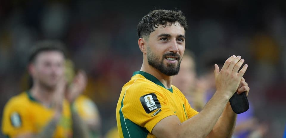 Jugador aplaudiendo en uniforme de Australia