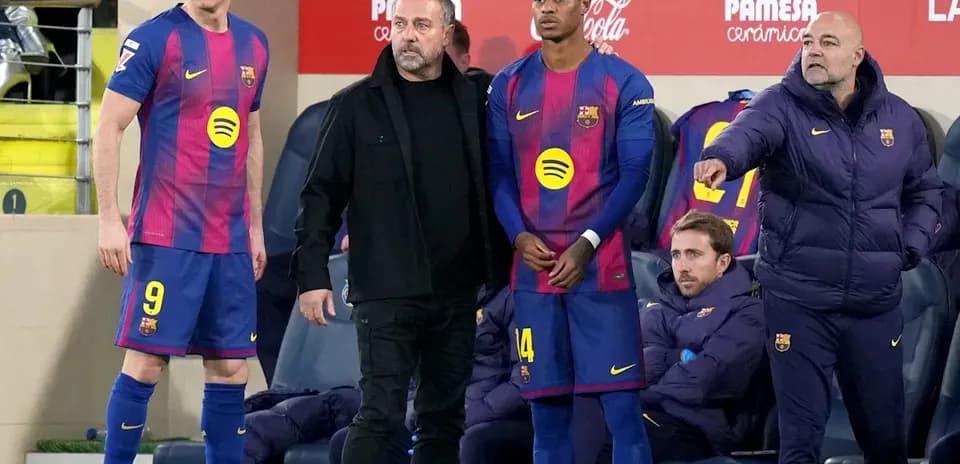 Jugadores de Barcelona en el banquillo durante el partido