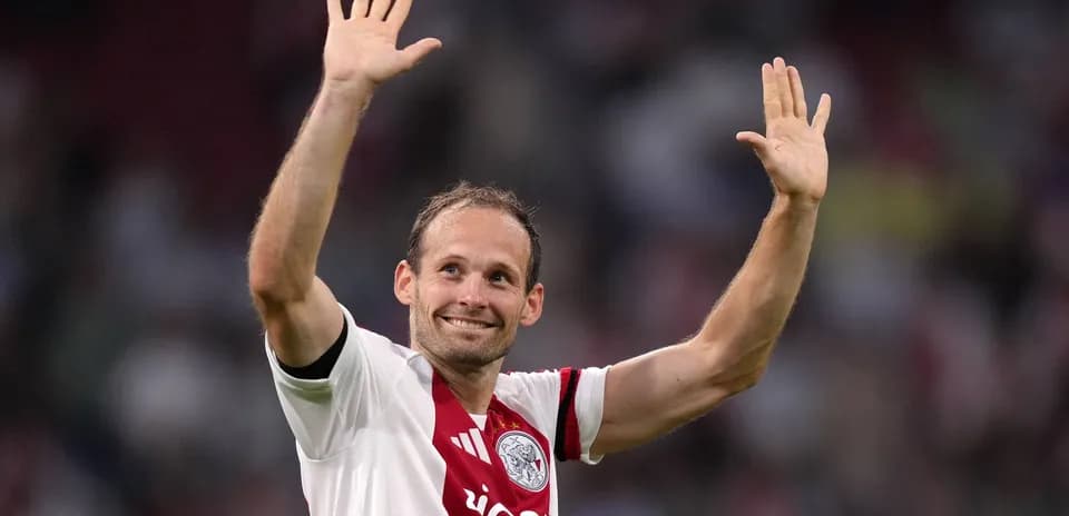 Jugador de Ajax saludando a la afición
