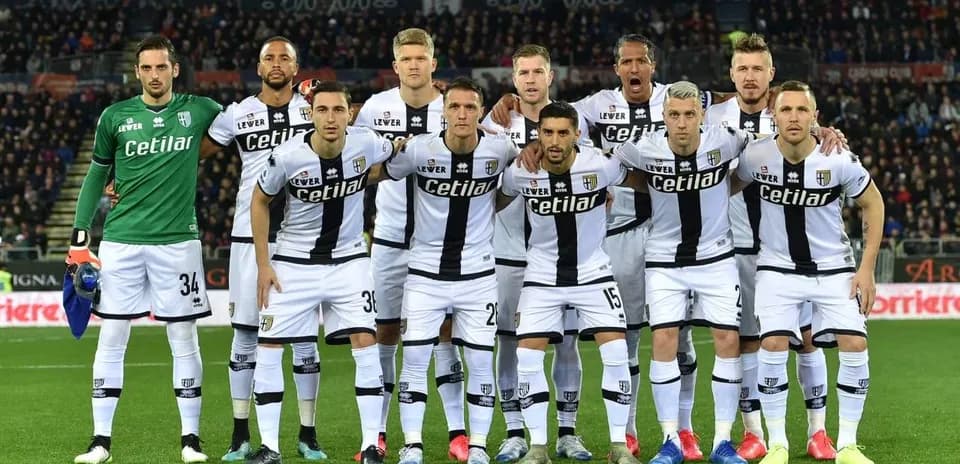 Equipo del Parma posando antes del partido