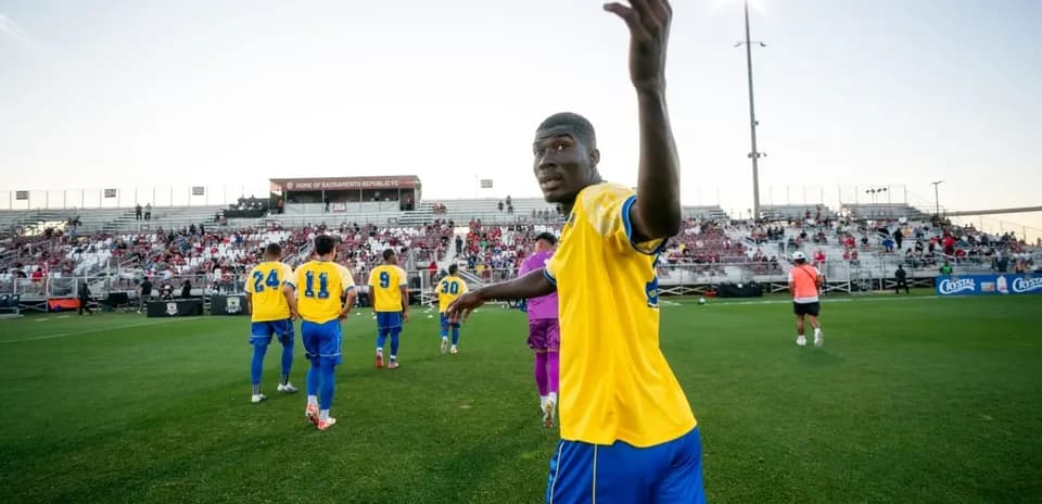 Jugadores de Sacramento Republic en el campo
