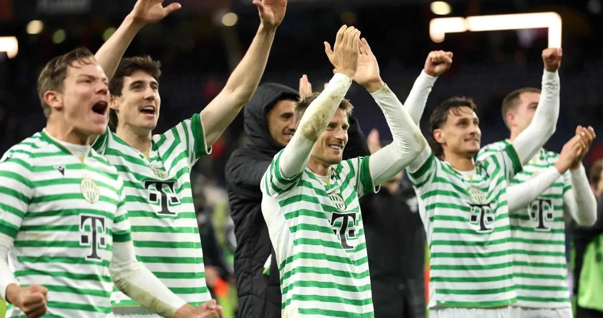 Jugadores de Ferencvarosi celebrando tras el partido