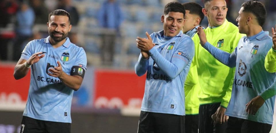 Jugadores de O'Higgins celebrando en el estadio