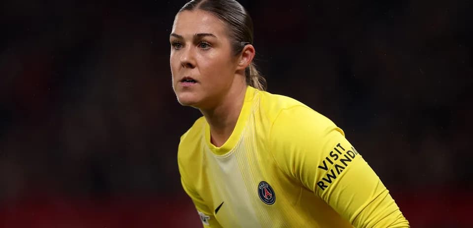 Portera de PSG concentrada antes del partido