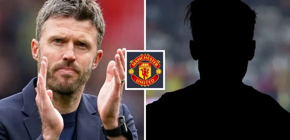Entrenador aplaudiendo con logotipo de Manchester United