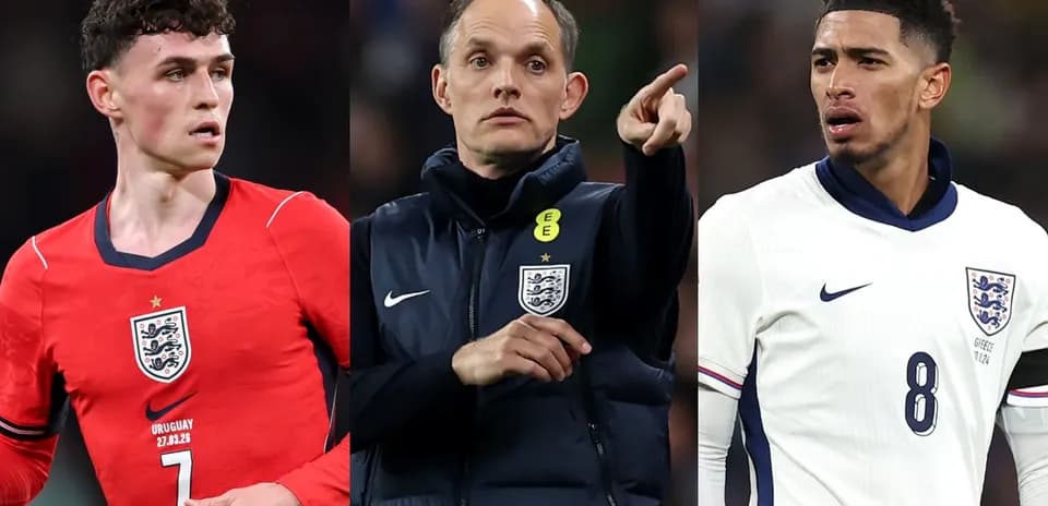 Jugadores de Inglaterra y entrenador durante el partido