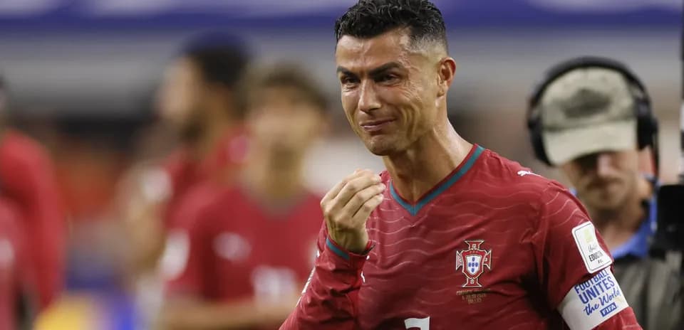 Cristiano Ronaldo en partido con Portugal, gesto de emoción