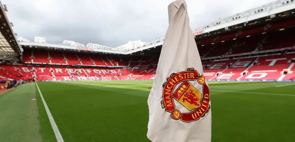 Bandera de esquina con escudo de Manchester United