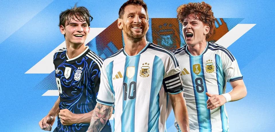 Tres jugadores de Argentina en fondo azul