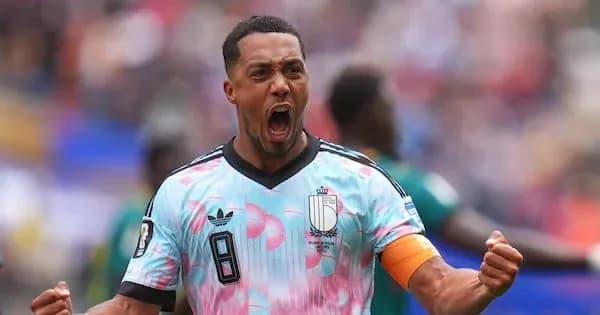 Jugador celebrando un gol en partido de fútbol