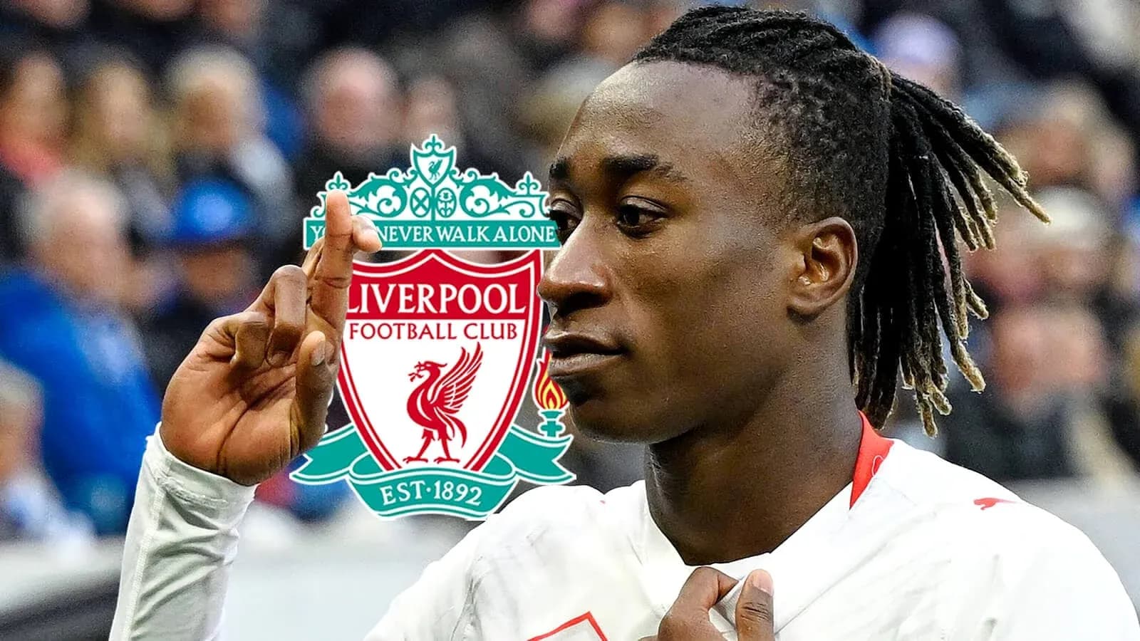 Jugador de Liverpool mostrando un gesto con la mano