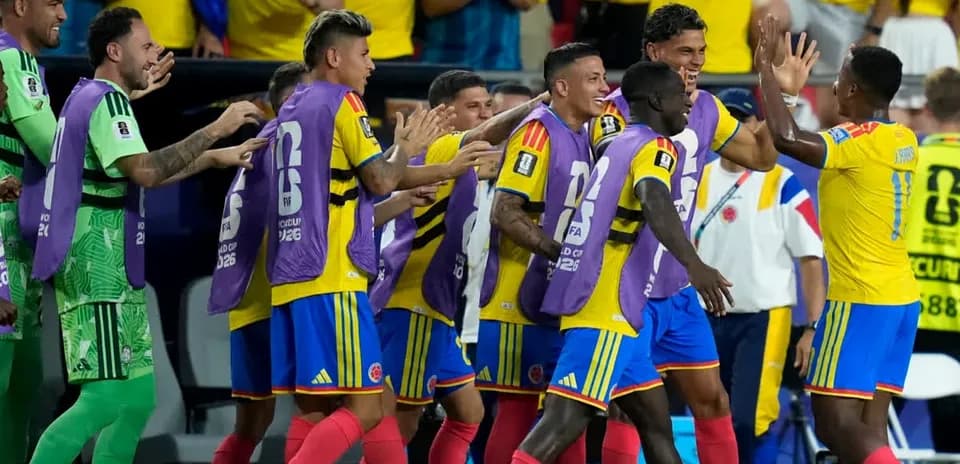 Celebración del equipo de Colombia durante el partido