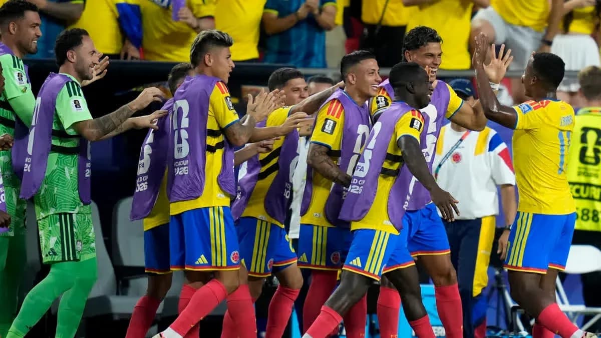 Celebración del equipo de Colombia durante el partido