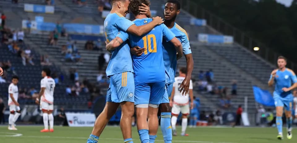 Jugadores celebrando un gol del Sporting JAX