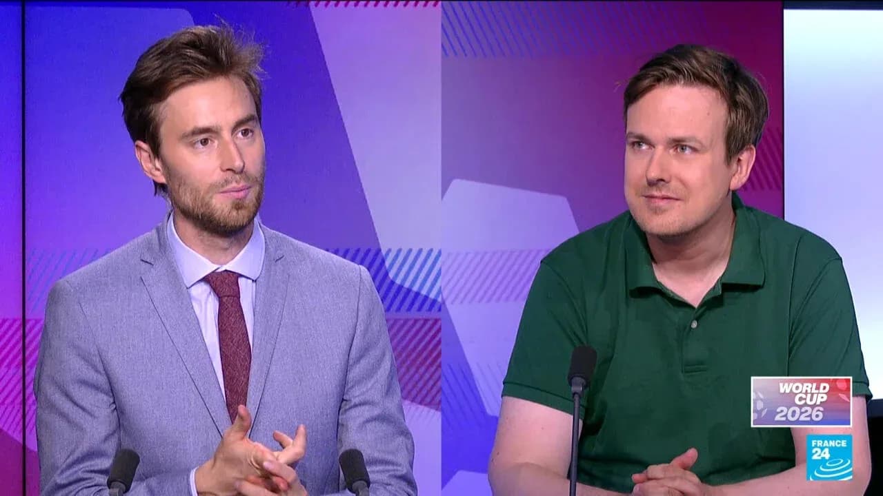 Dos analistas discutiendo sobre la Copa Mundial 2026 Dos analistas discutiendo sobre la Copa Mundial 2026