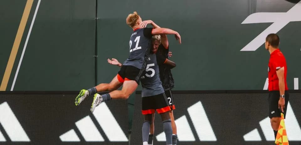 Jugadores del Portland Timbers II celebrando un gol