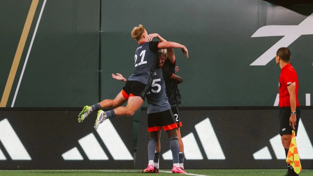 Jugadores del Portland Timbers II celebrando un gol