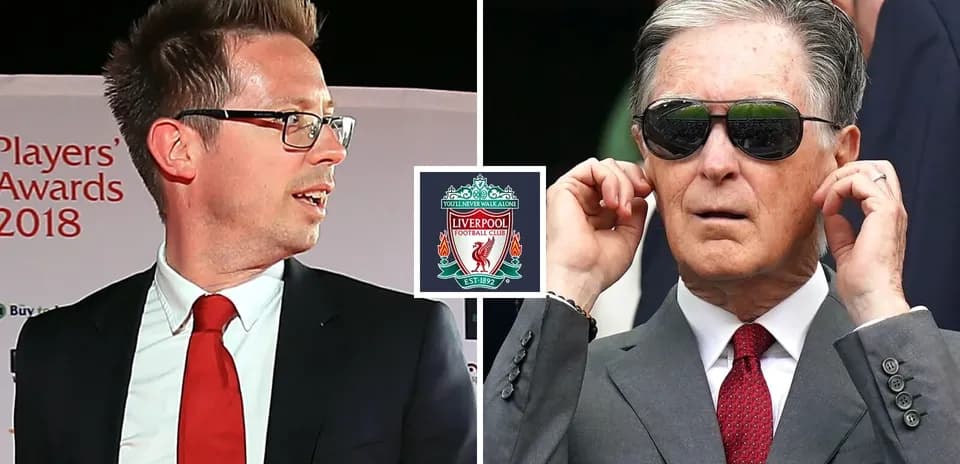 Dos hombres en evento de Liverpool Football Club