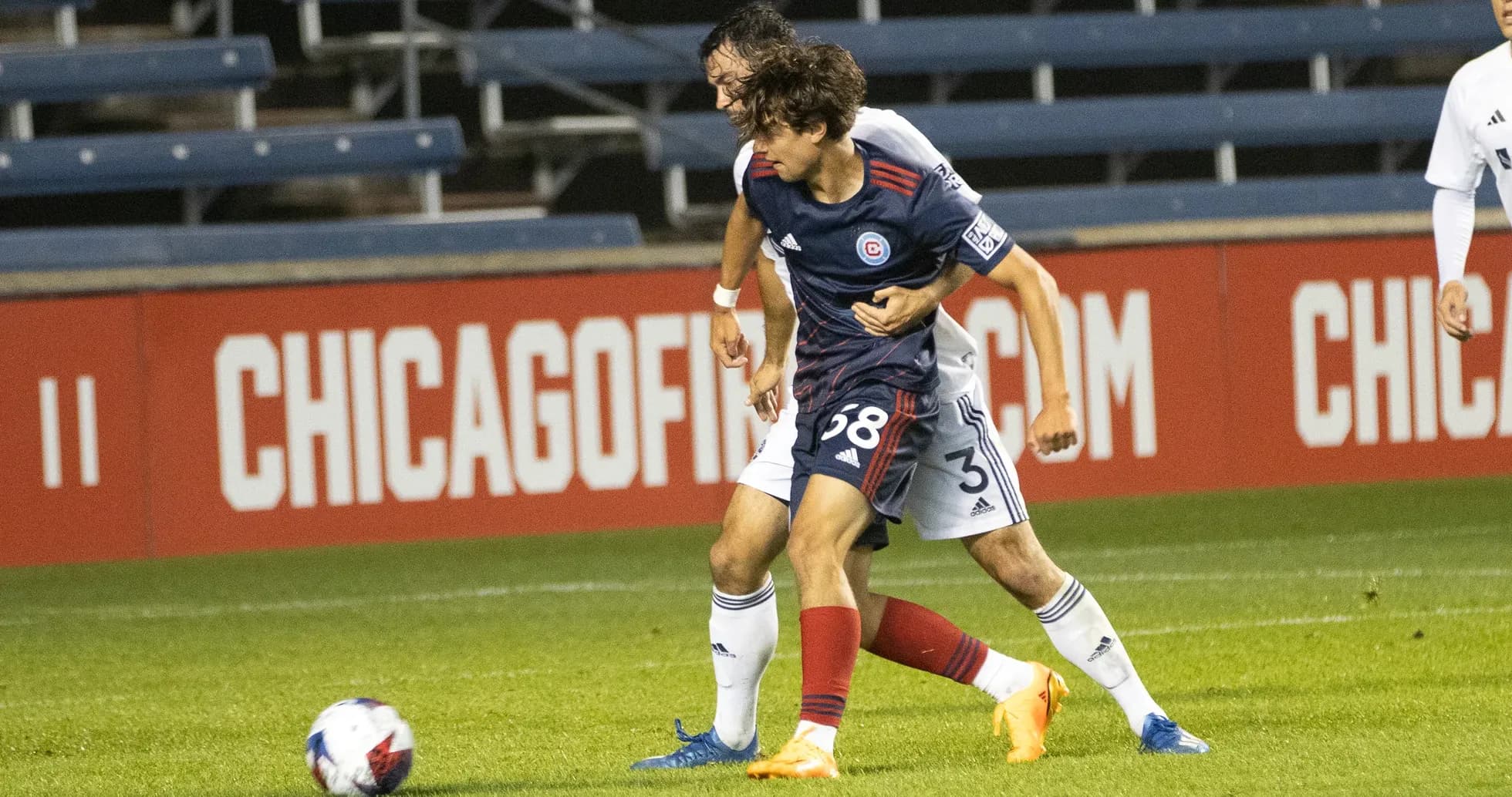 Jugador del Chicago Fire II en acción