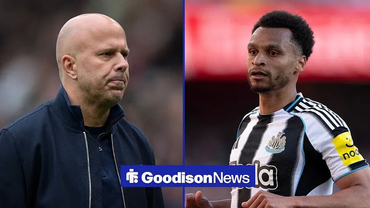 Entrenador y jugador de Newcastle en acción