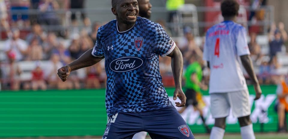 Jugador del Indy Eleven celebrando un gol