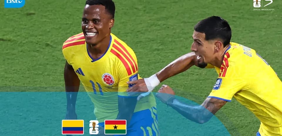 Jugadores colombianos celebrando un gol durante el partido