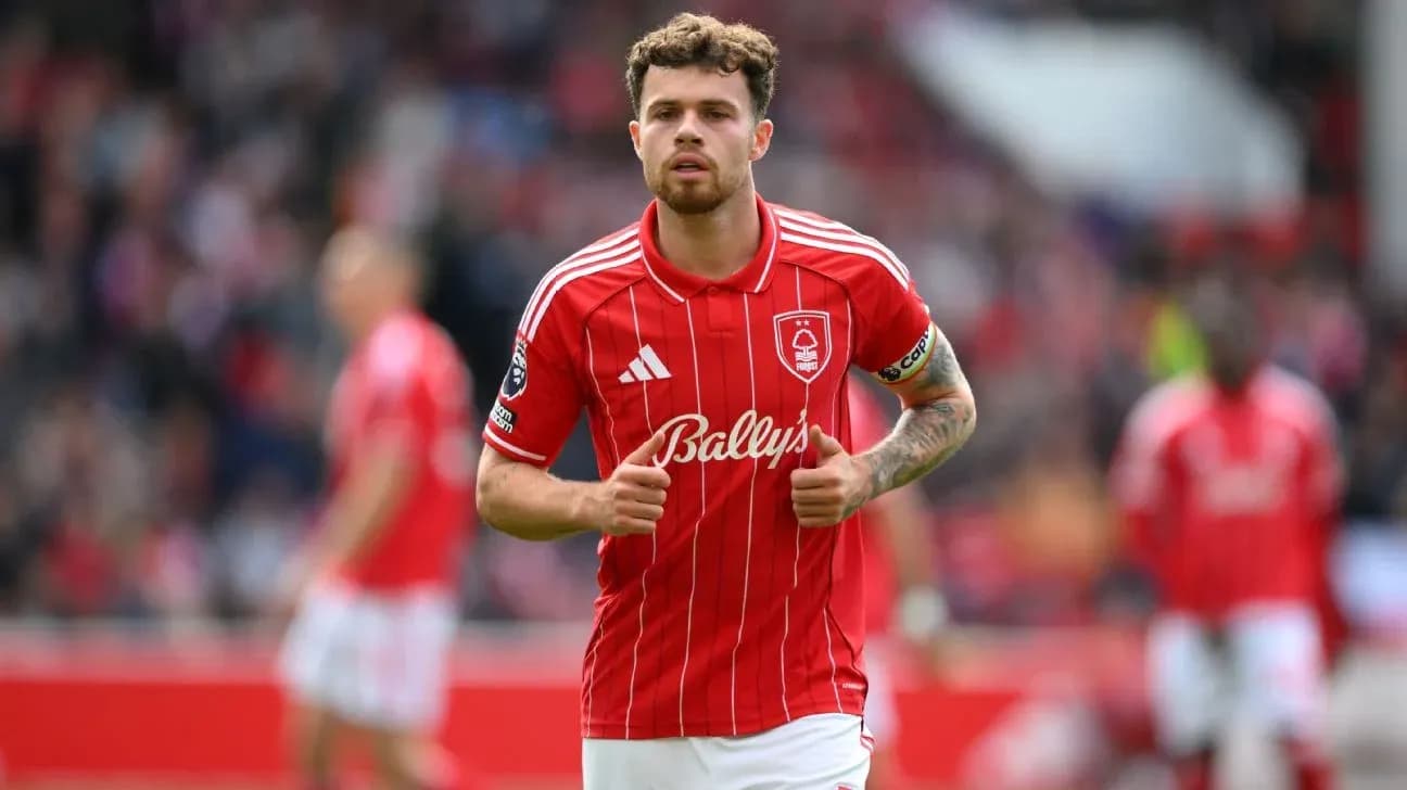 Jugador de Nottingham Forest en acción durante el partido