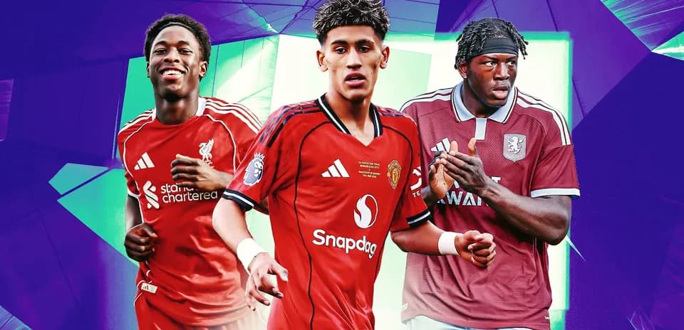 Jugadores de fútbol en camisetas de Liverpool, Manchester United y Aston Villa