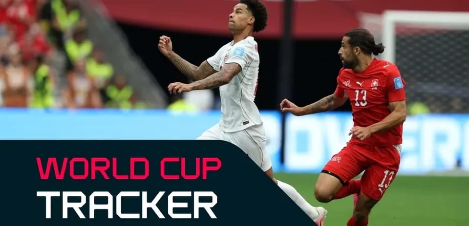Jugador controlando el balón en un partido de fútbol