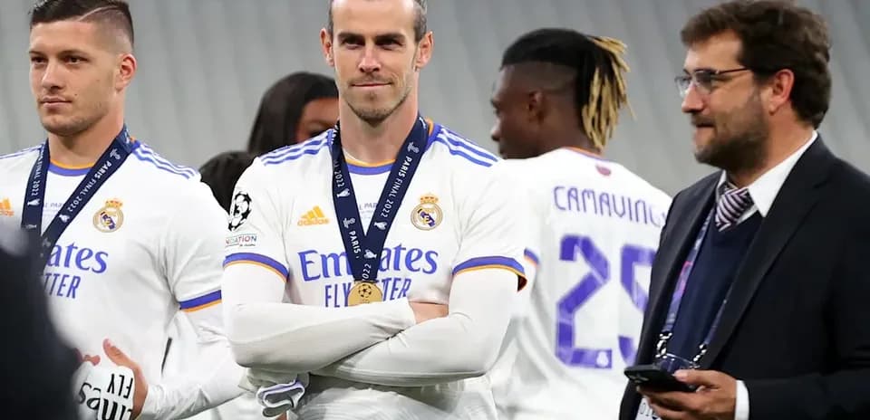 Jugadores del Real Madrid con medallas después del partido