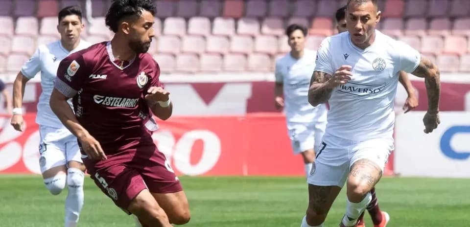 Jugadores compitiendo en D. La Serena vs A. Italiano