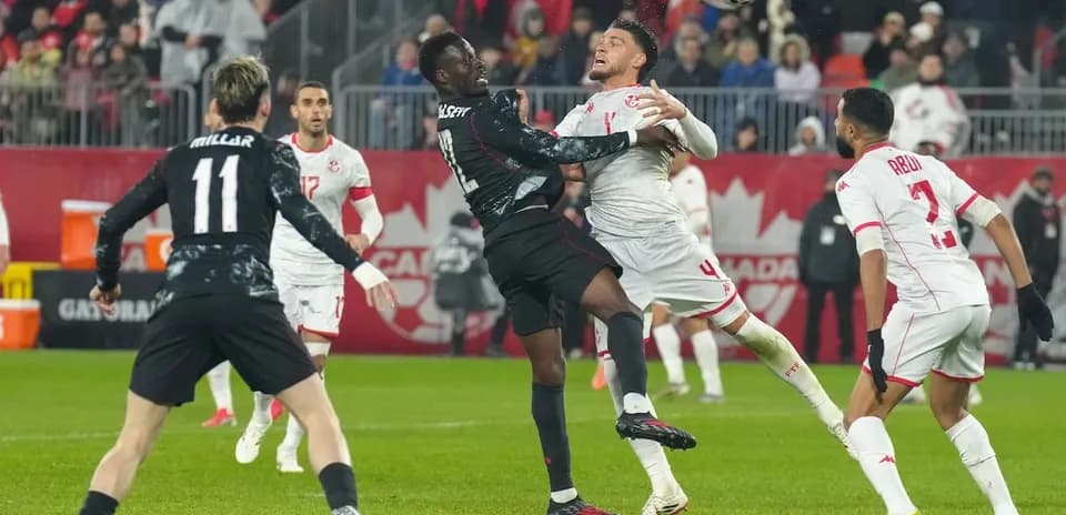 Acción del partido entre Canadá y Bosnia