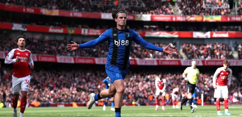 Jugador de Bournemouth celebrando un gol en el partido