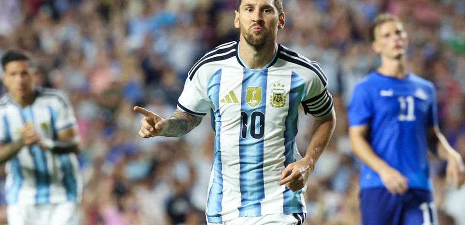 Lionel Messi celebrando un gol en partido de Argentina