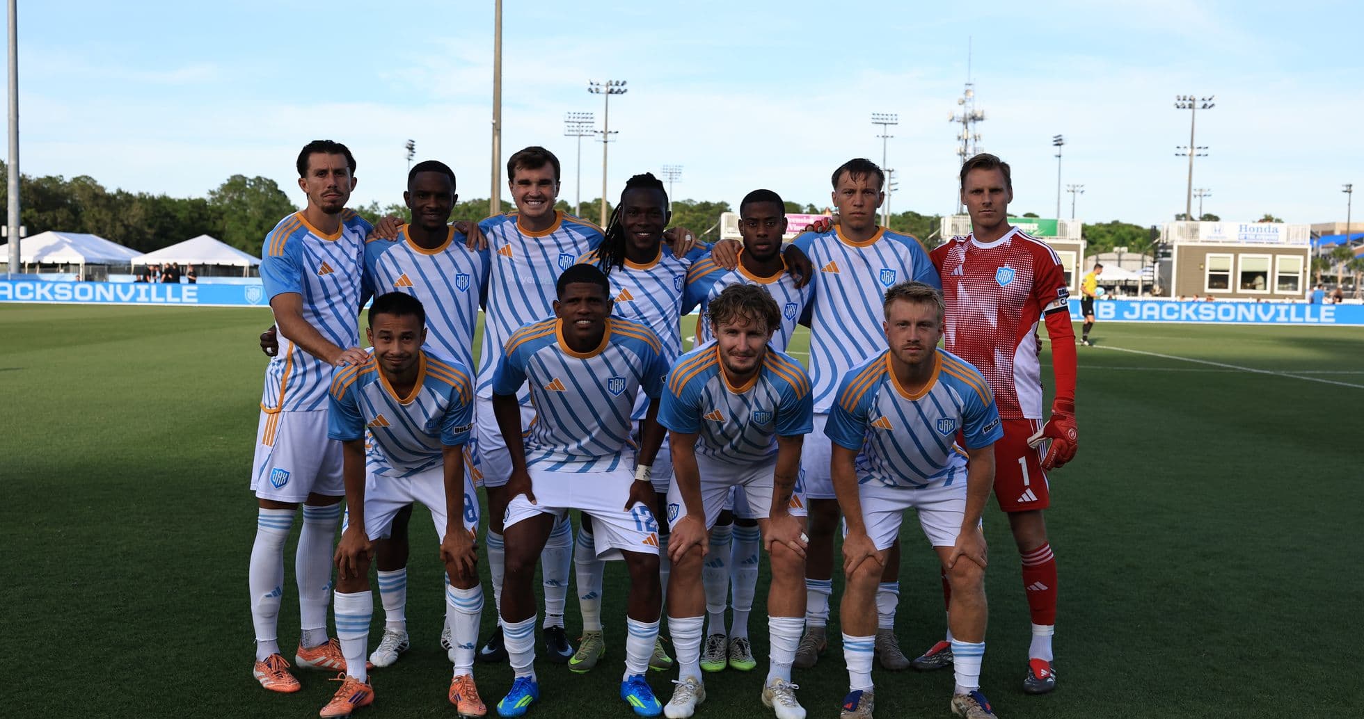Equipo de Sporting JAX posando para la foto