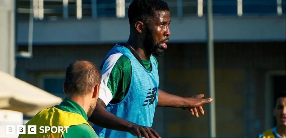 Jugador entrenando en sesión de práctica futbolística