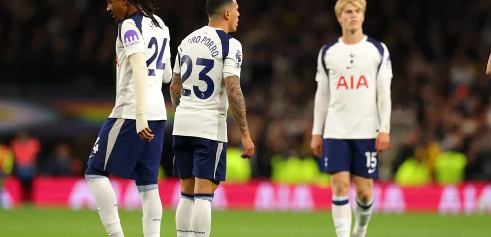 Jugadores de Tottenham en el campo durante un partido