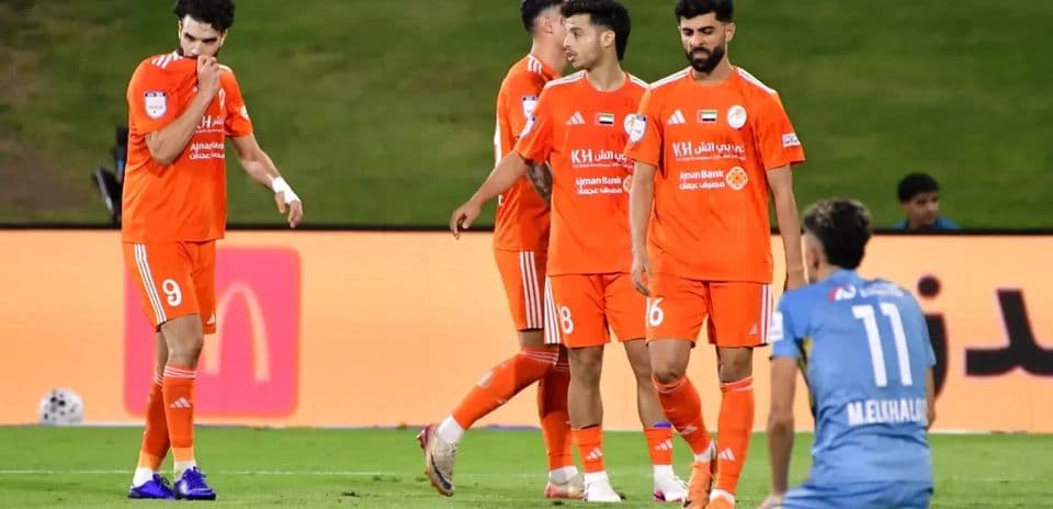 Jugadores de Al Sharjah U23 en el partido