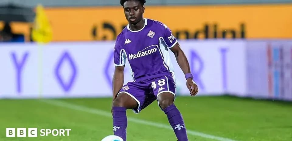 Jugador de la Fiorentina en acción durante un partido