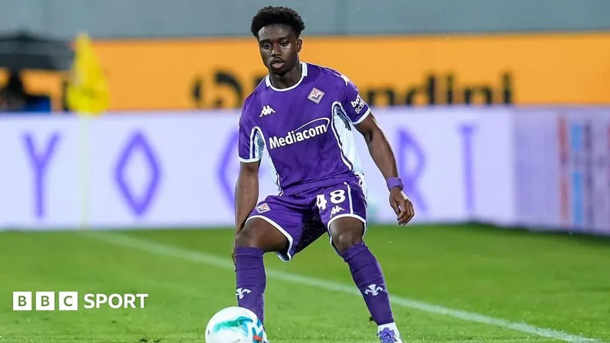Jugador de la Fiorentina en acción durante un partido