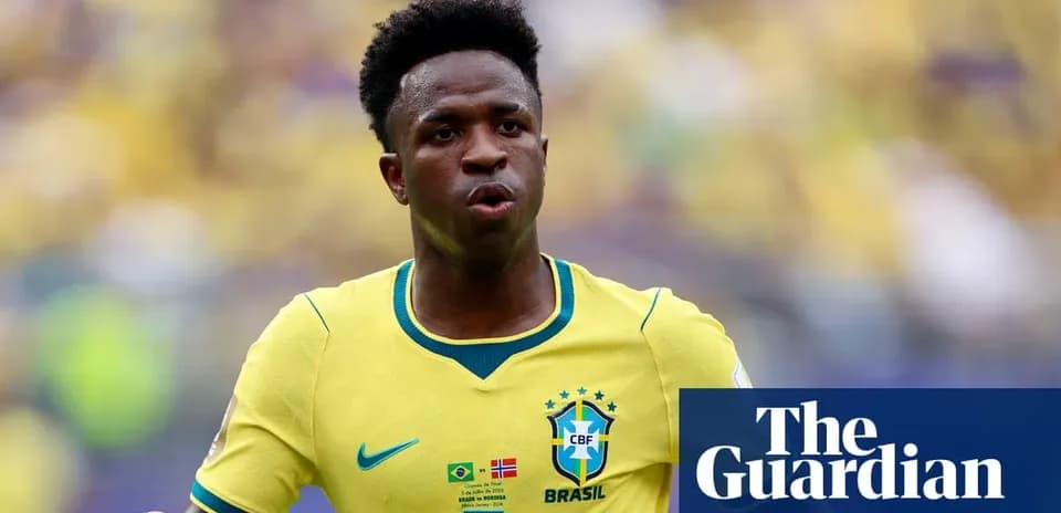 Jugador de Brasil con camiseta amarilla durante el partido