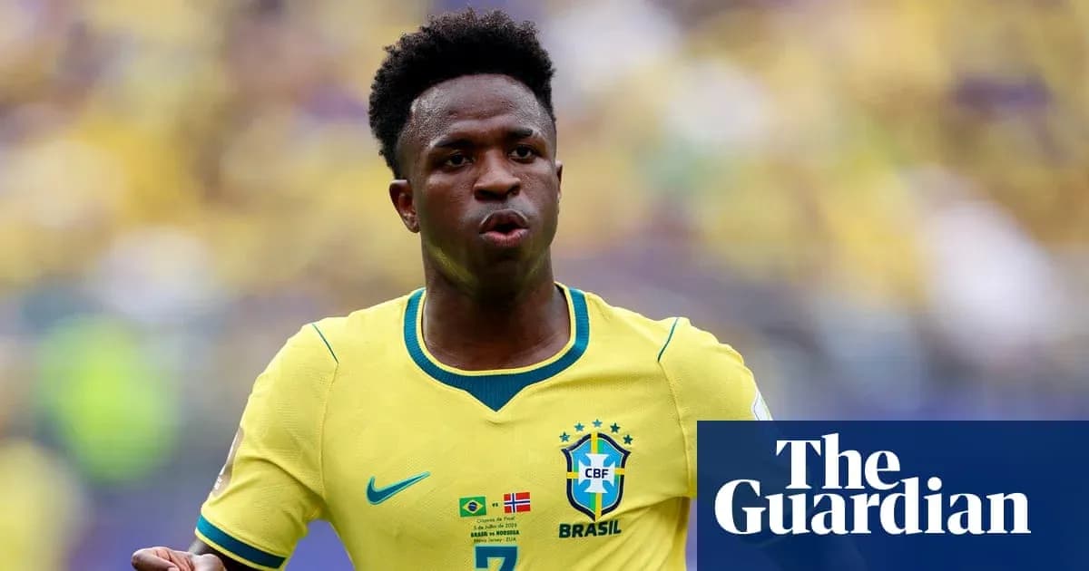 Jugador de Brasil con camiseta amarilla durante el partido