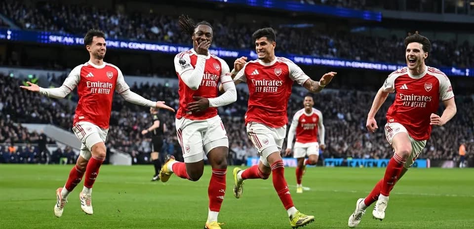 Jugadores del Arsenal celebrando un gol durante el partido