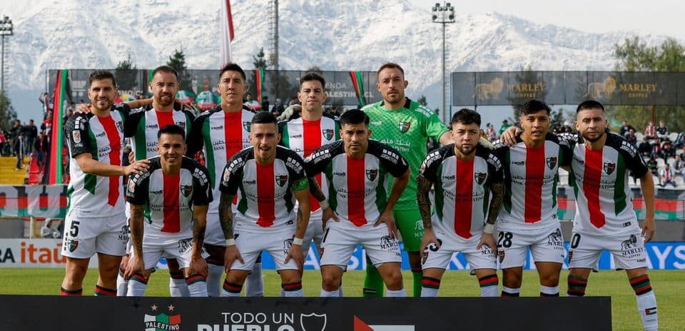 Equipo de Palestino posando para la foto